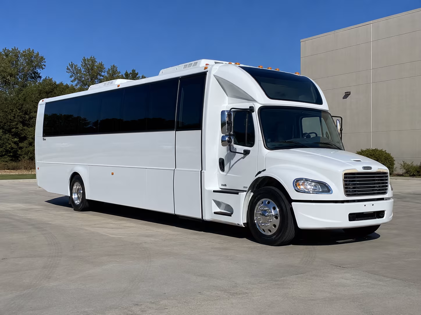 denver 28 passenger party bus