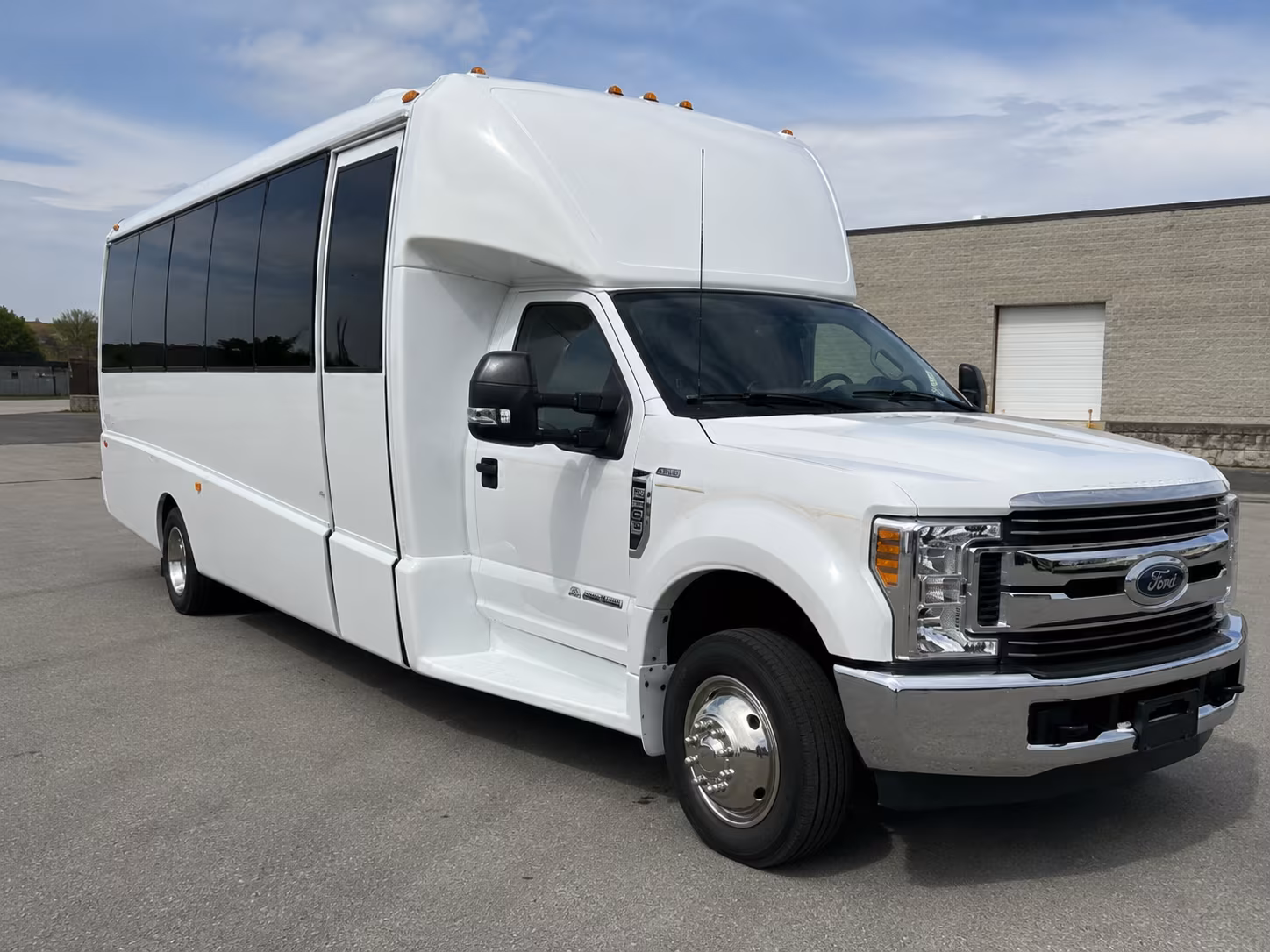 minibuses for denver arts and culture field trips